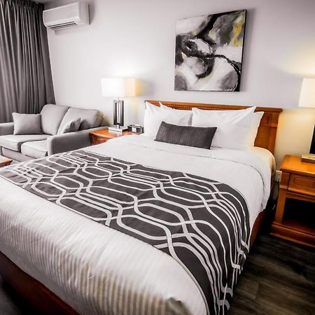 Hotel Le Voyageur Sept-Îles Екстериор снимка