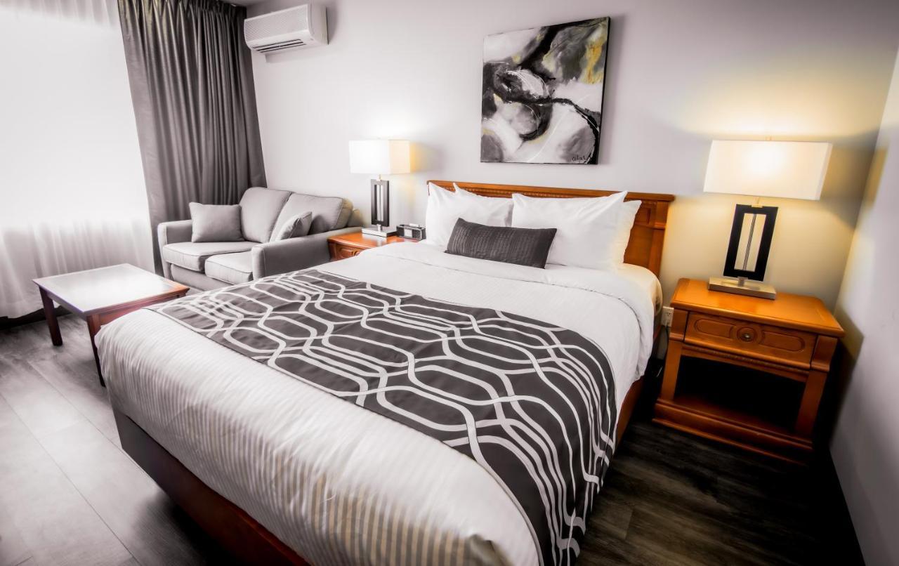 Hotel Le Voyageur Sept-Îles Екстериор снимка